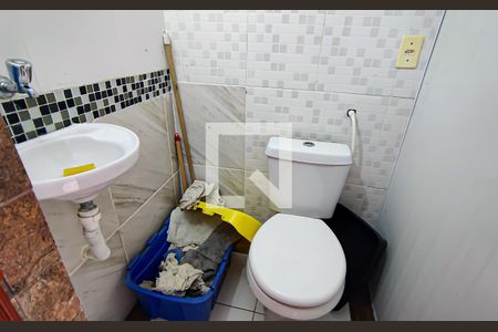 Casa à venda com 240m², 5 quartos e 3 vagas Casa à venda com 240m², 5 quartos e 3 vagaslavabo externo