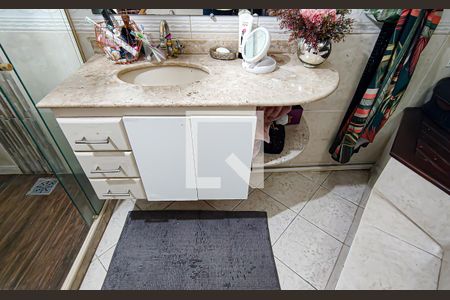 Casa à venda com 240m², 5 quartos e 3 vagas Casa à venda com 240m², 5 quartos e 3 vagasbanheiro