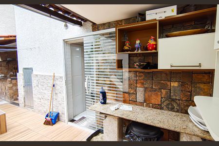 Casa à venda com 240m², 5 quartos e 3 vagas Casa à venda com 240m², 5 quartos e 3 vagasarea de serviço