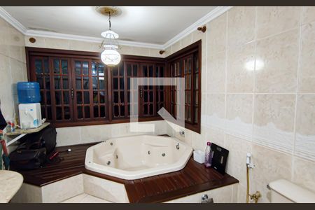 Casa à venda com 240m², 5 quartos e 3 vagas Casa à venda com 240m², 5 quartos e 3 vagasbanheiro quarto 4