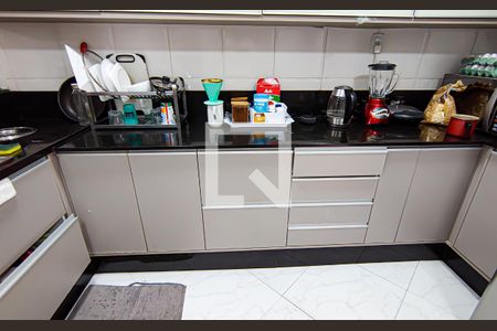 Casa à venda com 240m², 5 quartos e 3 vagas Casa à venda com 240m², 5 quartos e 3 vagascozinha