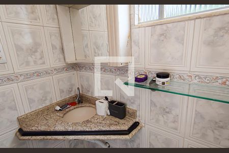 Casa à venda com 240m², 5 quartos e 3 vagas Casa à venda com 240m², 5 quartos e 3 vagasbanheiro social