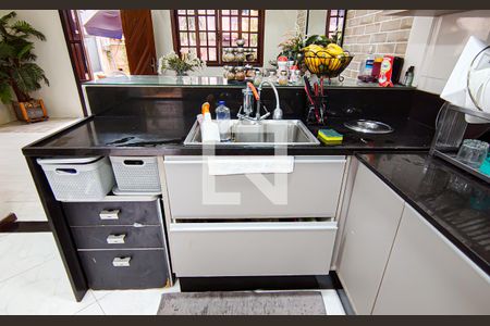 Casa à venda com 240m², 5 quartos e 3 vagas Casa à venda com 240m², 5 quartos e 3 vagascozinha