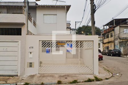 Casa à venda com 104m², 3 quartos e 2 vagas Casa à venda com 104m², 3 quartos e 2 vagasFachada