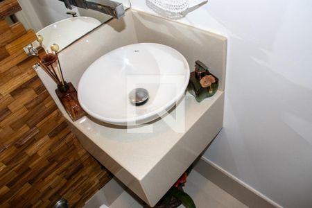 Casa de condomínio à venda com 360m², 4 quartos e 3 vagas Casa de condomínio à venda com 360m², 4 quartos e 3 vagasLavabo