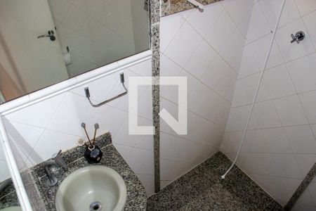 Casa de condomínio à venda com 360m², 4 quartos e 3 vagas Casa de condomínio à venda com 360m², 4 quartos e 3 vagasBanheiro externo