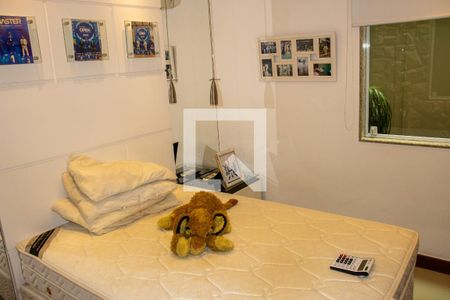 Casa de condomínio à venda com 360m², 4 quartos e 3 vagas Casa de condomínio à venda com 360m², 4 quartos e 3 vagasQuarto 2