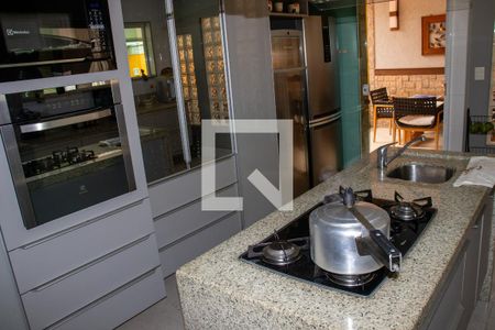 Casa de condomínio à venda com 360m², 4 quartos e 3 vagas Casa de condomínio à venda com 360m², 4 quartos e 3 vagasCozinha