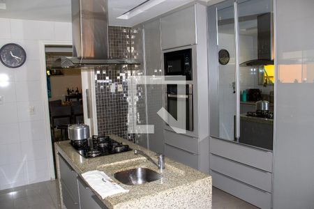 Casa de condomínio à venda com 360m², 4 quartos e 3 vagas Casa de condomínio à venda com 360m², 4 quartos e 3 vagasCozinha