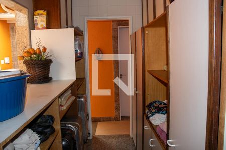 Casa de condomínio à venda com 360m², 4 quartos e 3 vagas Casa de condomínio à venda com 360m², 4 quartos e 3 vagasLavanderia