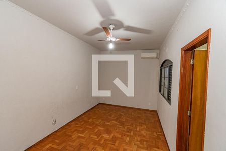 Casa à venda com 230m², 3 quartos e 4 vagas Casa à venda com 230m², 3 quartos e 4 vagasSuite