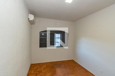 Casa à venda com 230m², 3 quartos e 4 vagas Casa à venda com 230m², 3 quartos e 4 vagasQuarto 1