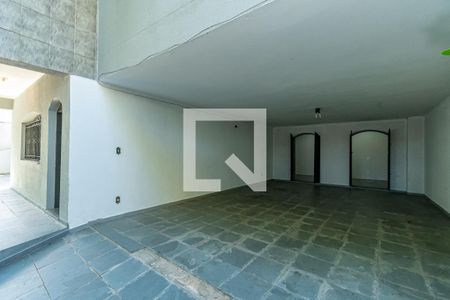 Casa à venda com 230m², 3 quartos e 4 vagas Casa à venda com 230m², 3 quartos e 4 vagasGaragem