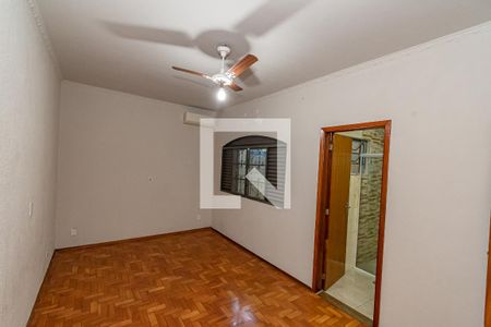 Casa à venda com 230m², 3 quartos e 4 vagas Casa à venda com 230m², 3 quartos e 4 vagasSuite