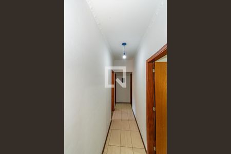 Casa à venda com 230m², 3 quartos e 4 vagas Casa à venda com 230m², 3 quartos e 4 vagasCorredor