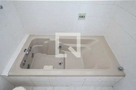 Casa à venda com 371m², 5 quartos e 8 vagas Casa à venda com 371m², 5 quartos e 8 vagasBanheiro social 1