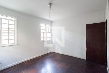 Casa à venda com 371m², 5 quartos e 8 vagas Casa à venda com 371m², 5 quartos e 8 vagasQuarto 1