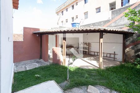 Casa à venda com 371m², 5 quartos e 8 vagas Casa à venda com 371m², 5 quartos e 8 vagasQuintal