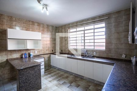Casa à venda com 371m², 5 quartos e 8 vagas Casa à venda com 371m², 5 quartos e 8 vagasCozinha