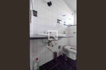 Casa à venda com 371m², 5 quartos e 8 vagas Casa à venda com 371m², 5 quartos e 8 vagasBanheiro social 2