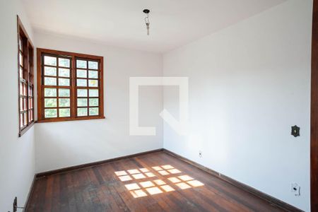 Casa à venda com 371m², 5 quartos e 8 vagas Casa à venda com 371m², 5 quartos e 8 vagasQuarto 3