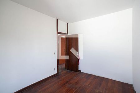 Casa à venda com 371m², 5 quartos e 8 vagas Casa à venda com 371m², 5 quartos e 8 vagasQuarto 2