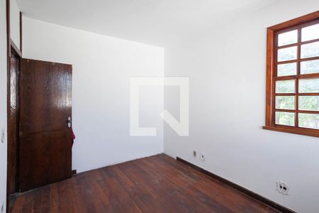 Casa à venda com 371m², 5 quartos e 8 vagas Casa à venda com 371m², 5 quartos e 8 vagasQuarto 2