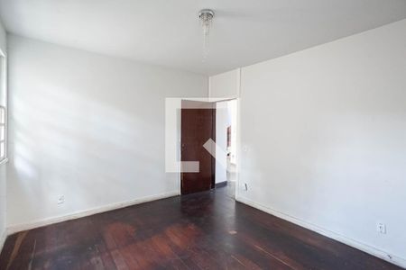 Casa à venda com 371m², 5 quartos e 8 vagas Casa à venda com 371m², 5 quartos e 8 vagasQuarto 1