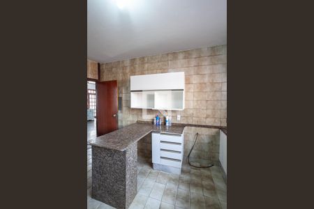 Casa à venda com 371m², 5 quartos e 8 vagas Casa à venda com 371m², 5 quartos e 8 vagasCozinha