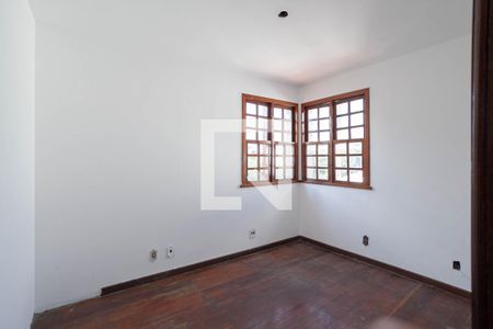 Casa à venda com 371m², 5 quartos e 8 vagas Casa à venda com 371m², 5 quartos e 8 vagasQuarto 2