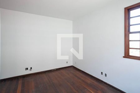 Casa à venda com 371m², 5 quartos e 8 vagas Casa à venda com 371m², 5 quartos e 8 vagasSuíte