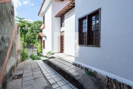 Casa à venda com 371m², 5 quartos e 8 vagas Casa à venda com 371m², 5 quartos e 8 vagasQuintal