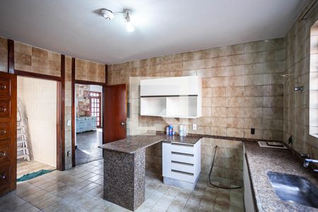 Casa à venda com 371m², 5 quartos e 8 vagas Casa à venda com 371m², 5 quartos e 8 vagasCozinha
