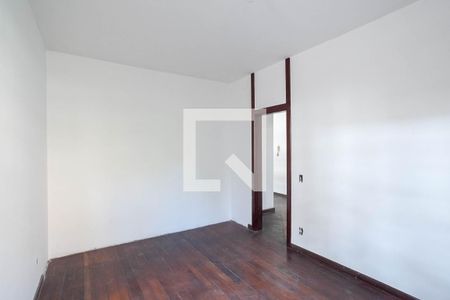 Casa à venda com 371m², 5 quartos e 8 vagas Casa à venda com 371m², 5 quartos e 8 vagasQuarto 4