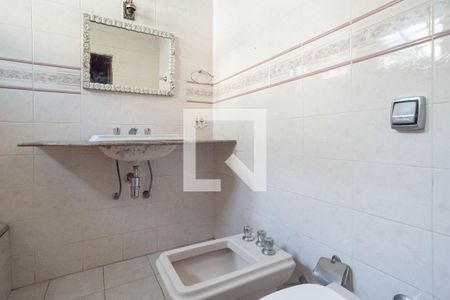 Casa à venda com 371m², 5 quartos e 8 vagas Casa à venda com 371m², 5 quartos e 8 vagasBanheiro da suíte