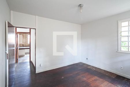 Casa à venda com 371m², 5 quartos e 8 vagas Casa à venda com 371m², 5 quartos e 8 vagasQuarto 1