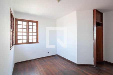 Casa à venda com 371m², 5 quartos e 8 vagas Casa à venda com 371m², 5 quartos e 8 vagasSuíte