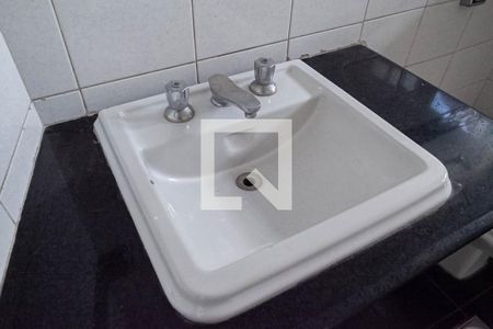 Casa à venda com 371m², 5 quartos e 8 vagas Casa à venda com 371m², 5 quartos e 8 vagasBanheiro social 2