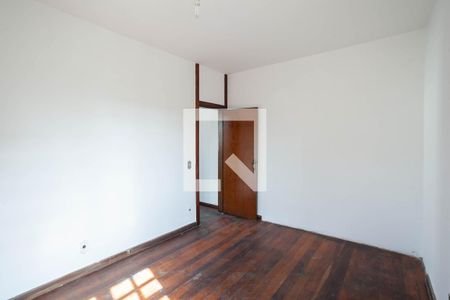 Casa à venda com 371m², 5 quartos e 8 vagas Casa à venda com 371m², 5 quartos e 8 vagasQuarto 3