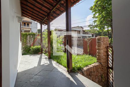Casa à venda com 371m², 5 quartos e 8 vagas Casa à venda com 371m², 5 quartos e 8 vagasVaranda
