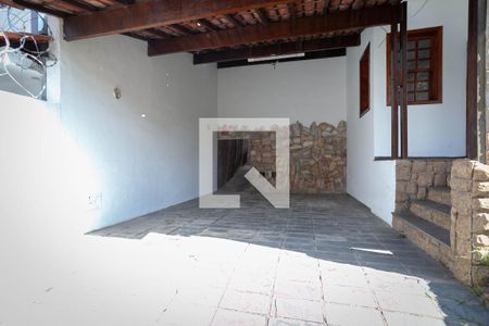 Casa à venda com 371m², 5 quartos e 8 vagas Casa à venda com 371m², 5 quartos e 8 vagasGaragem