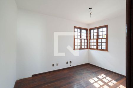 Casa à venda com 371m², 5 quartos e 8 vagas Casa à venda com 371m², 5 quartos e 8 vagasQuarto 3