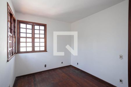 Casa à venda com 371m², 5 quartos e 8 vagas Casa à venda com 371m², 5 quartos e 8 vagasQuarto 2