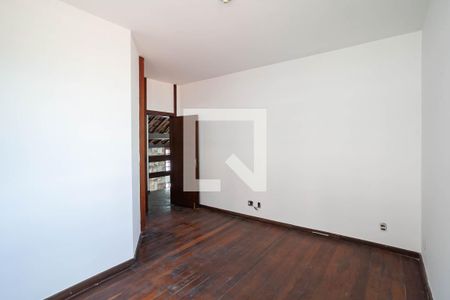 Casa à venda com 371m², 5 quartos e 8 vagas Casa à venda com 371m², 5 quartos e 8 vagasSuíte