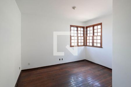 Casa à venda com 371m², 5 quartos e 8 vagas Casa à venda com 371m², 5 quartos e 8 vagasSuíte