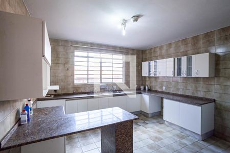 Casa à venda com 371m², 5 quartos e 8 vagas Casa à venda com 371m², 5 quartos e 8 vagasCozinha