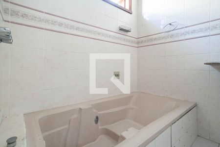 Casa à venda com 371m², 5 quartos e 8 vagas Casa à venda com 371m², 5 quartos e 8 vagasBanheiro da suíte