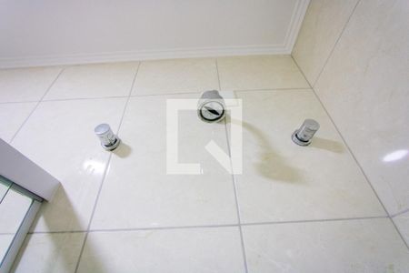 Casa à venda com 225m², 2 quartos e 2 vagas Casa à venda com 225m², 2 quartos e 2 vagasBanheiro social