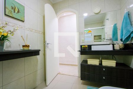 Casa à venda com 225m², 2 quartos e 2 vagas Casa à venda com 225m², 2 quartos e 2 vagasBanheiro social