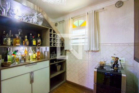 Casa à venda com 225m², 2 quartos e 2 vagas Casa à venda com 225m², 2 quartos e 2 vagasAdega